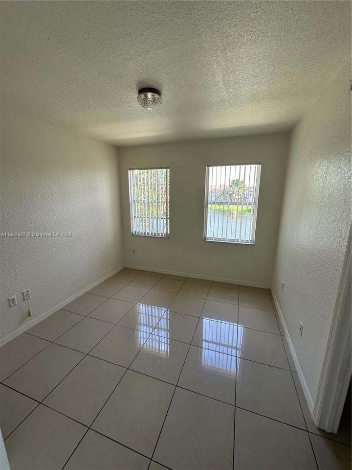 2303 Belmont Ln #2303 - Photo 3 of 5