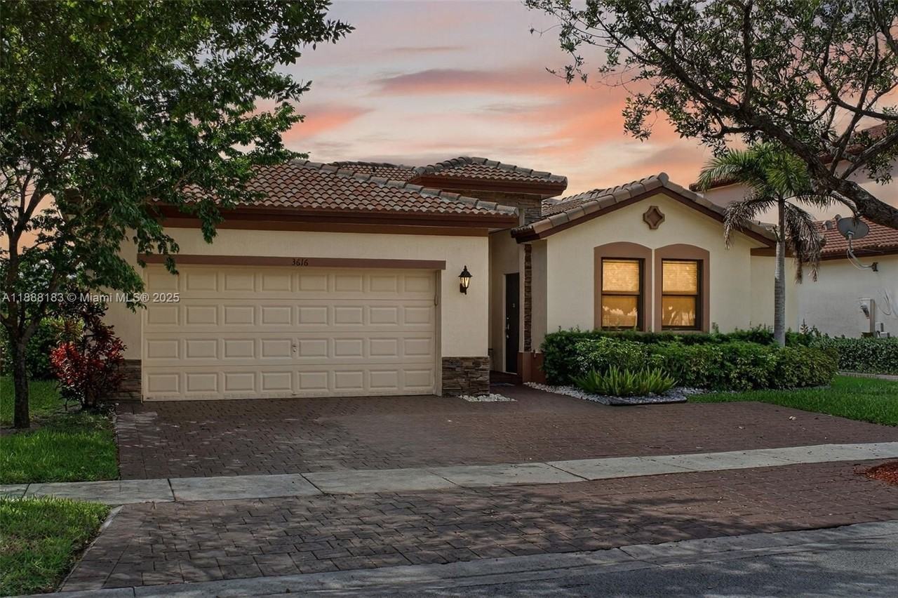 3616 Se 2nd Dr - Photo 3 of 50