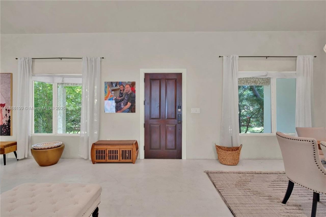 520 Bay Point Rd - Photo 4 of 45