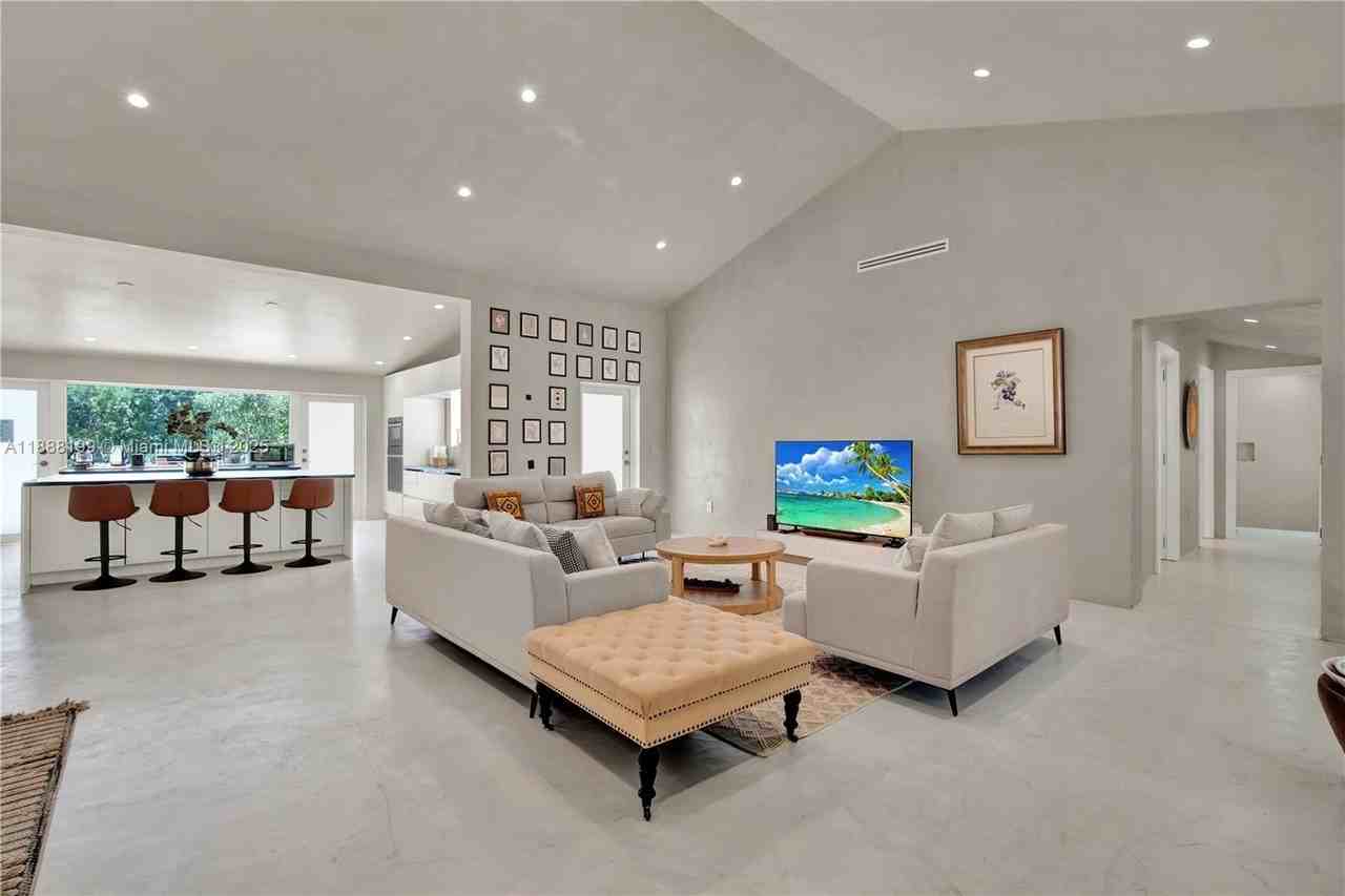 520 Bay Point Rd - Photo 5 of 45