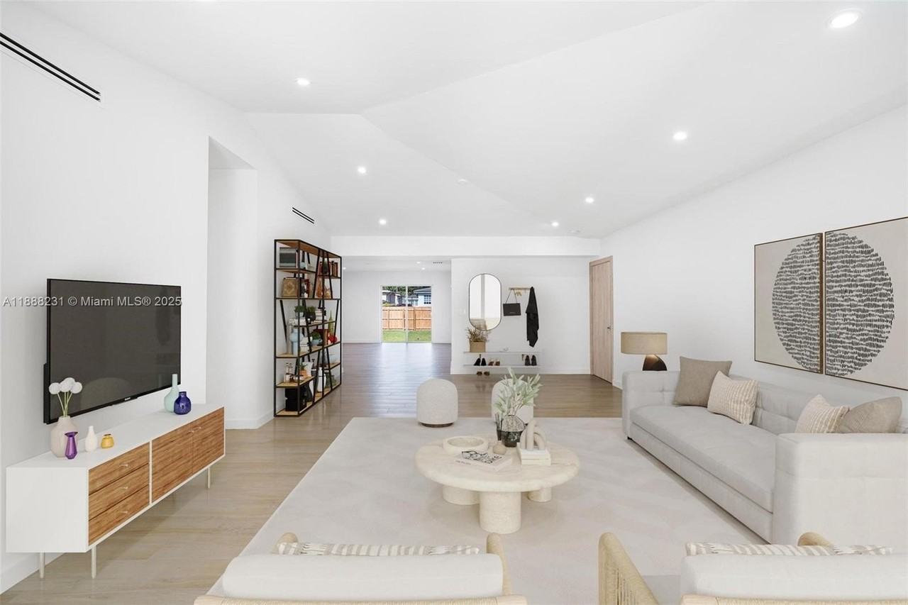 234 Minola Dr - Photo 4 of 27