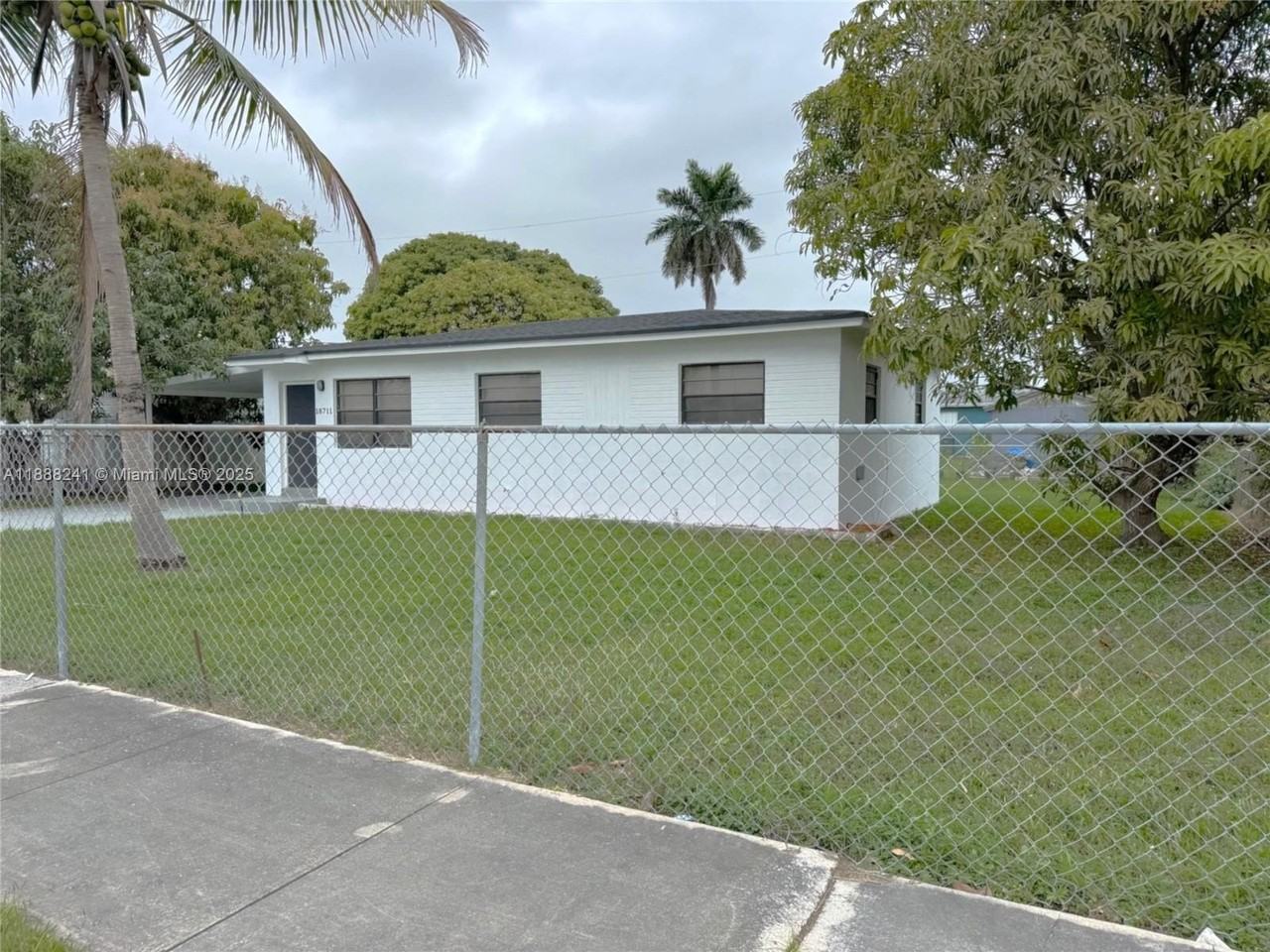 18711 Sw 316th Ter - Photo 2 of 26