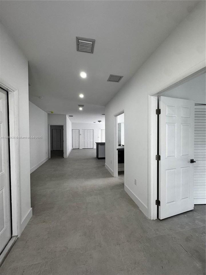 2541 Nw 9th St #0 - Photo 3 of 16