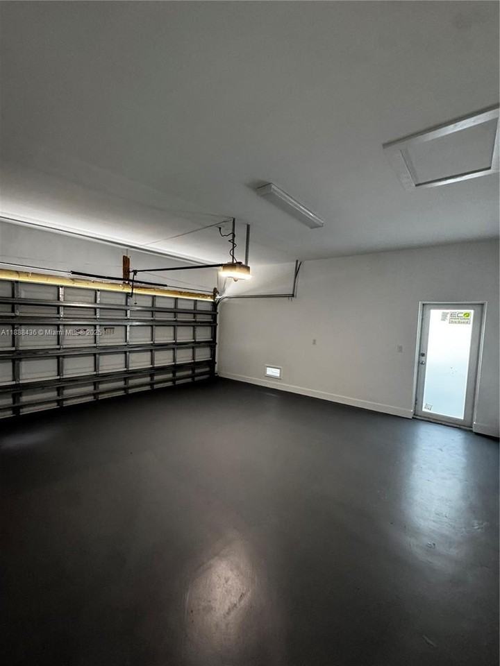 2541 Nw 9th St #0 - Photo 5 of 16