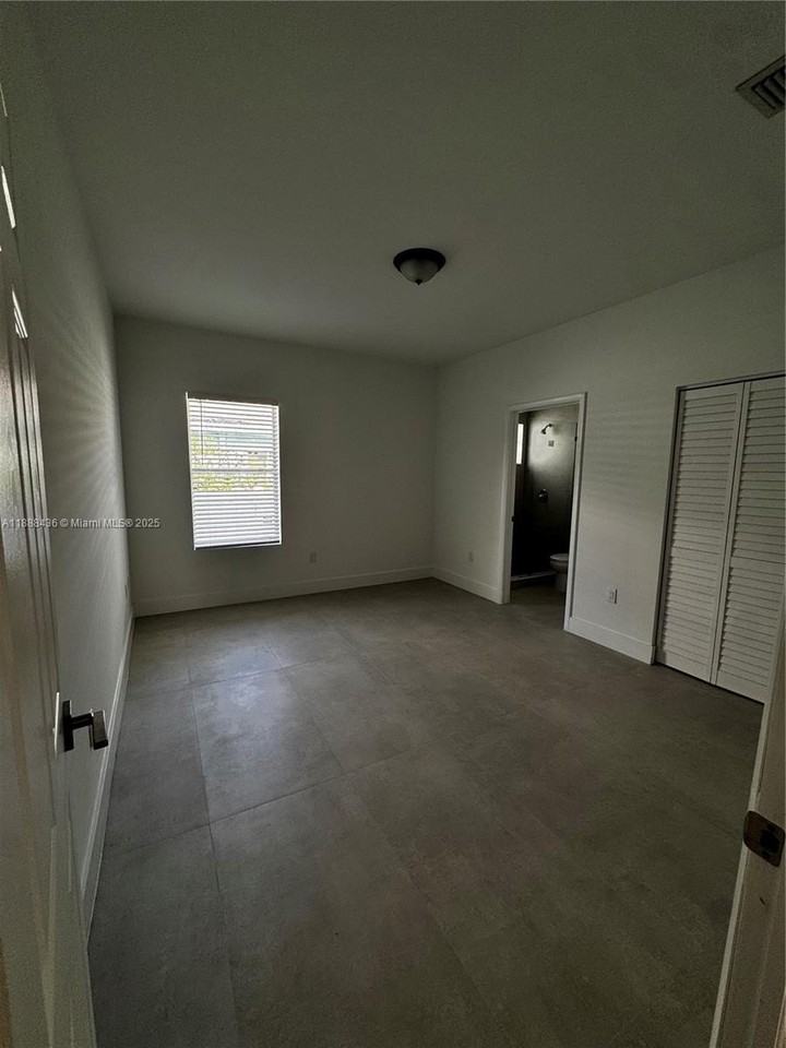 2541 Nw 9th St #0 - Photo 7 of 16