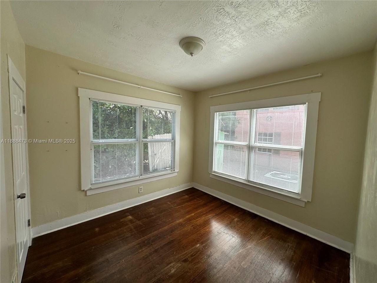 510 Plymouth Rd - Photo 2 of 15