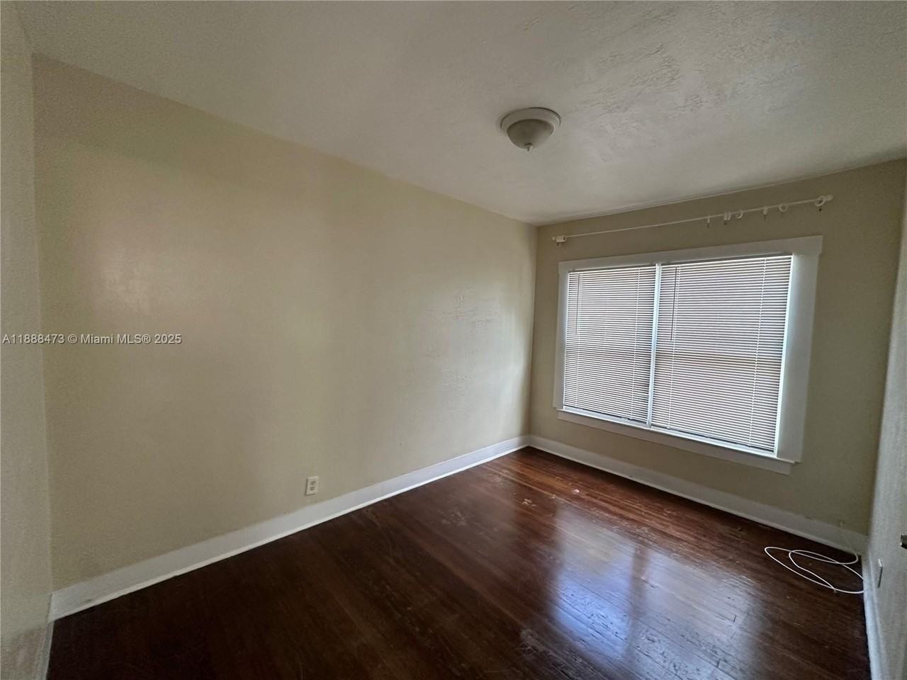 510 Plymouth Rd - Photo 3 of 15