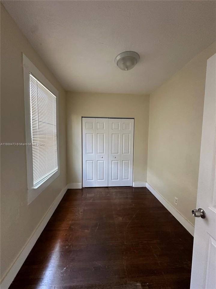 510 Plymouth Rd - Photo 4 of 15