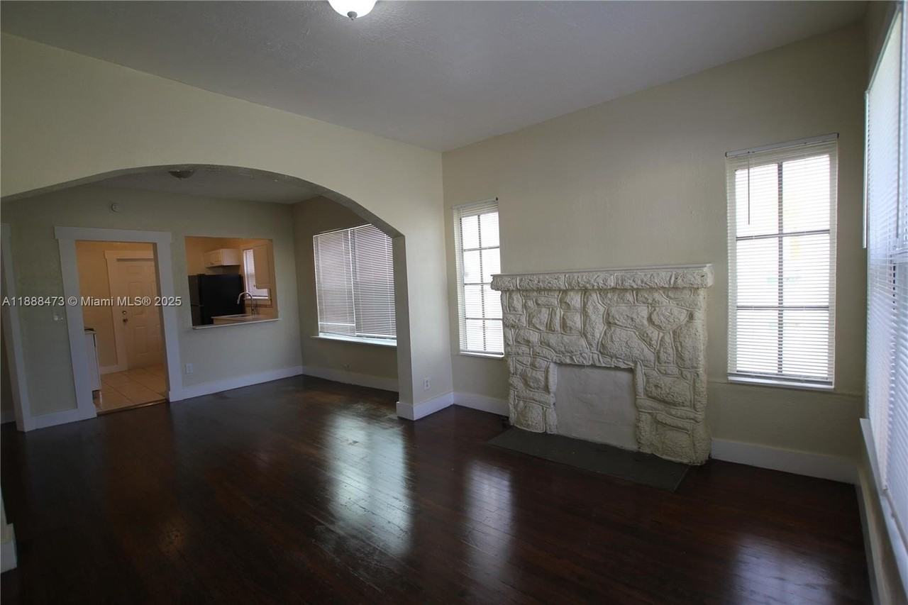 510 Plymouth Rd - Photo 7 of 15