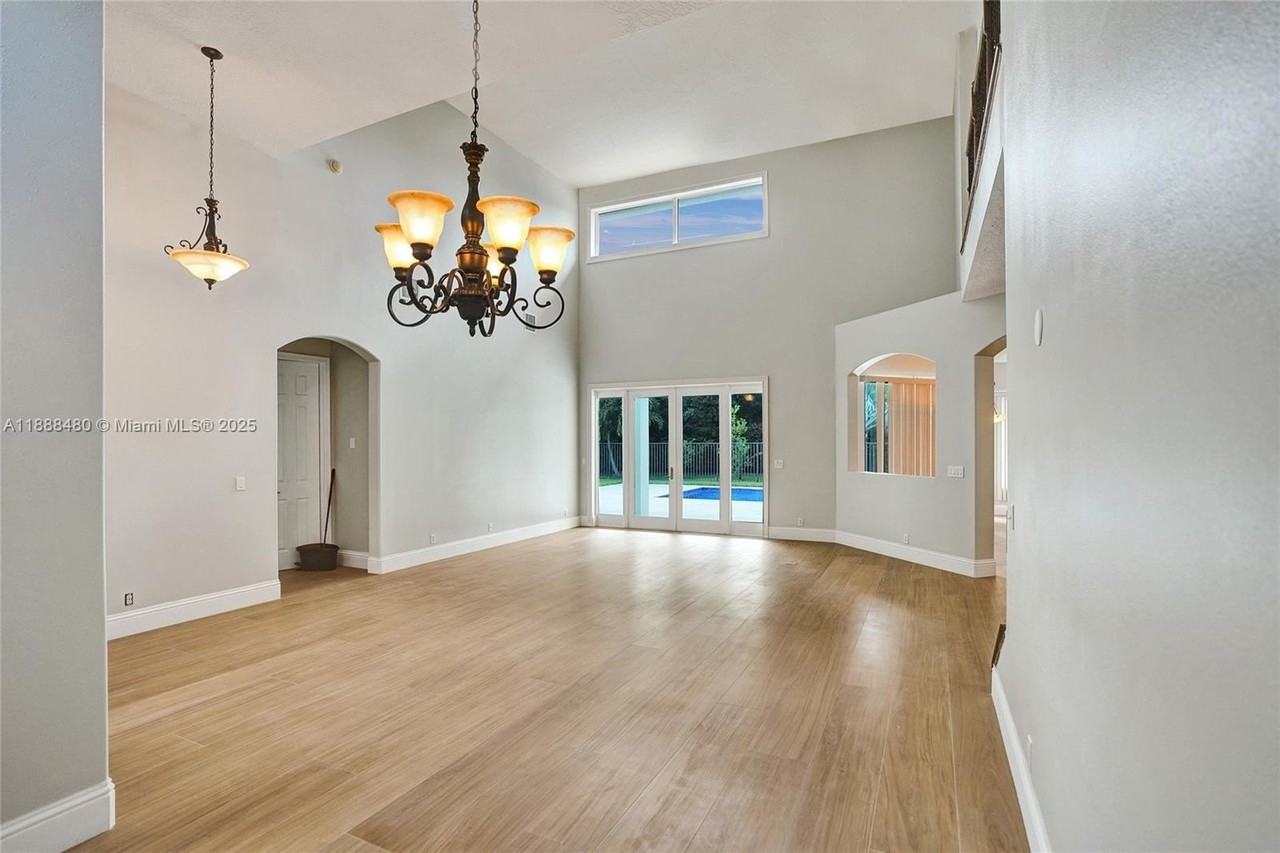 4222 Cedar Creek Ranch Cir - Photo 7 of 50