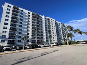 7501 E Treasure Dr #2C - Photo 1 of 1