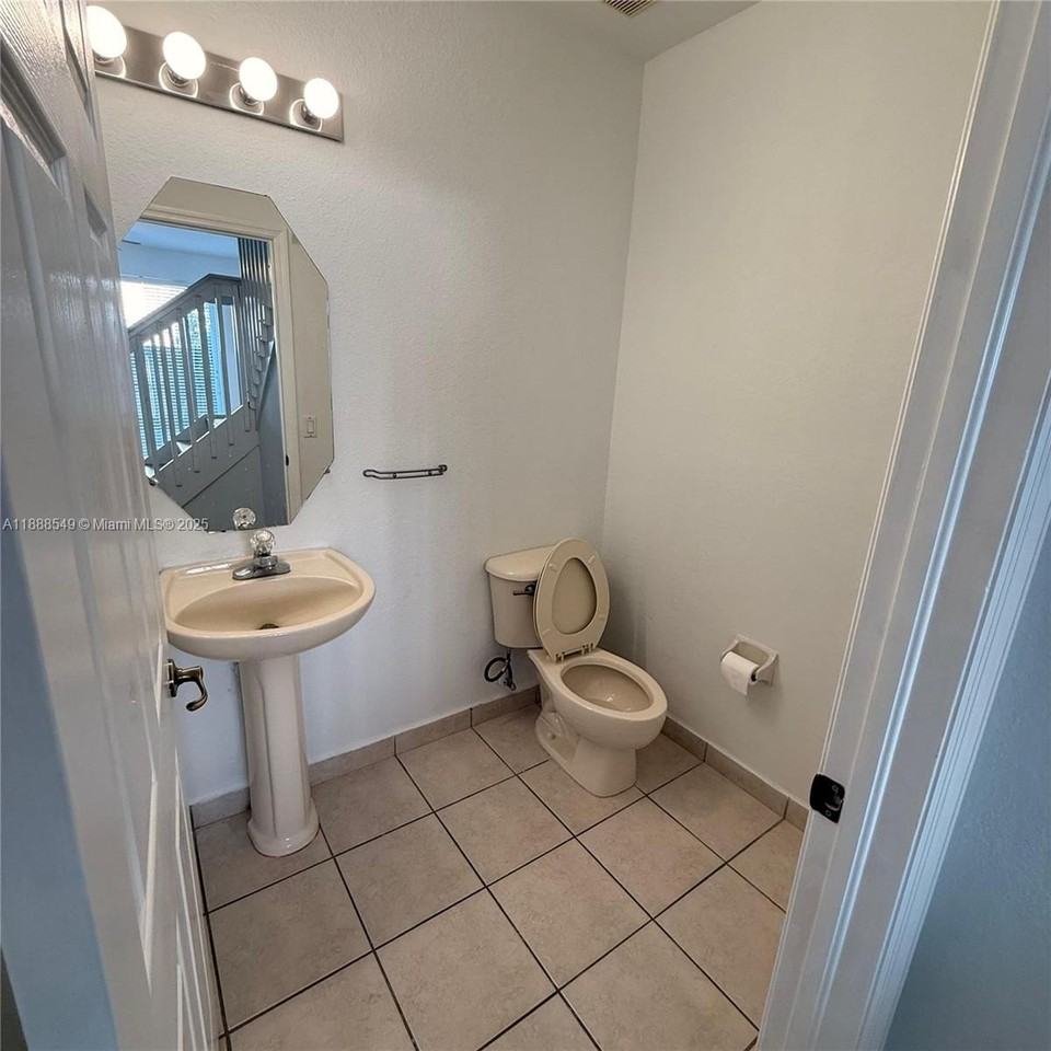 12185 Sw 125th Ct #12185 - Photo 6 of 19