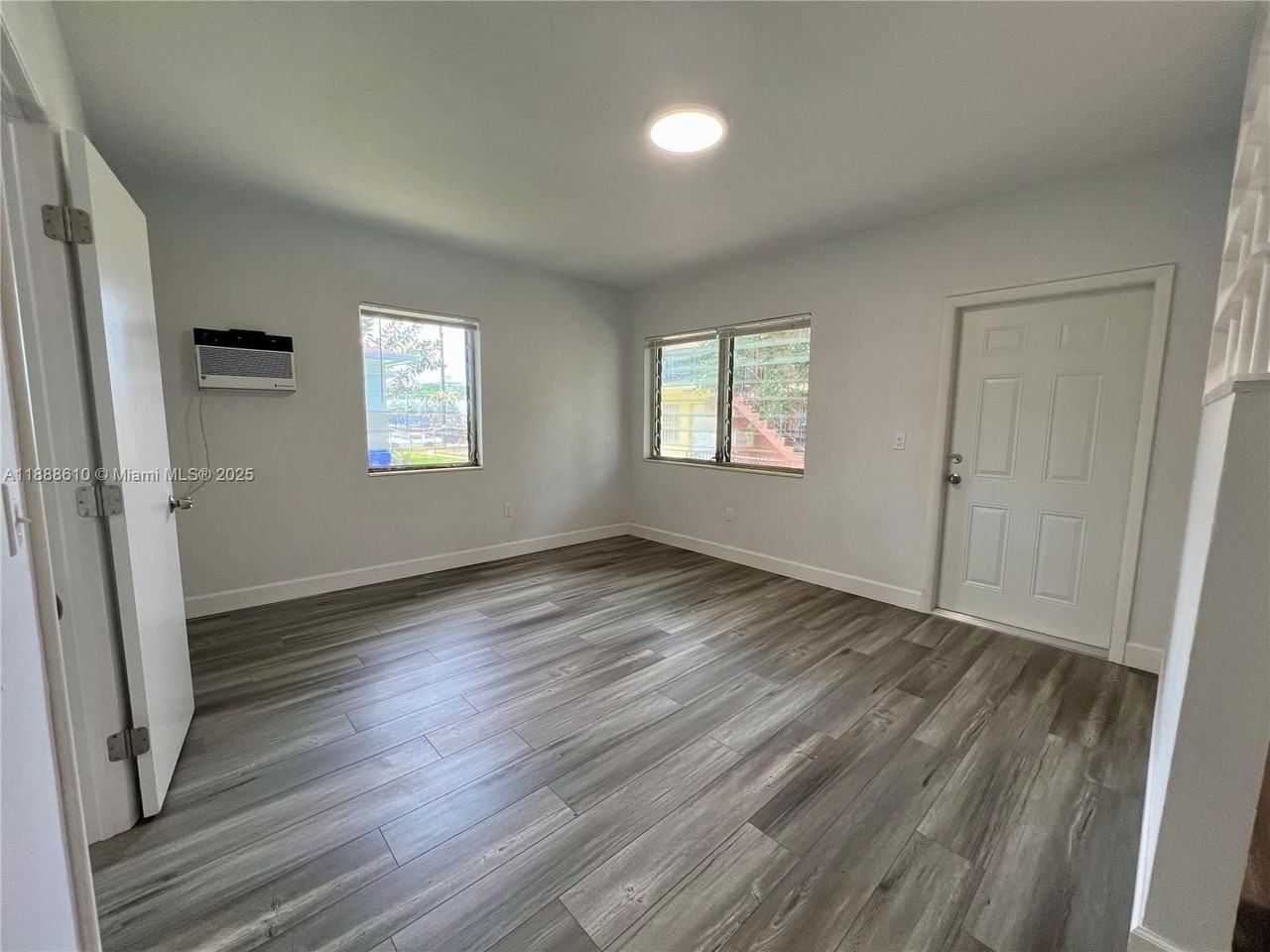 962 Nw 6th St #2 - Photo 2 of 13