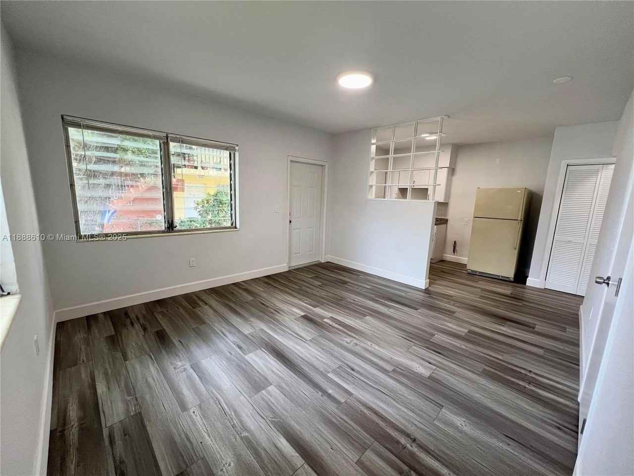 962 Nw 6th St #2 - Photo 3 of 13