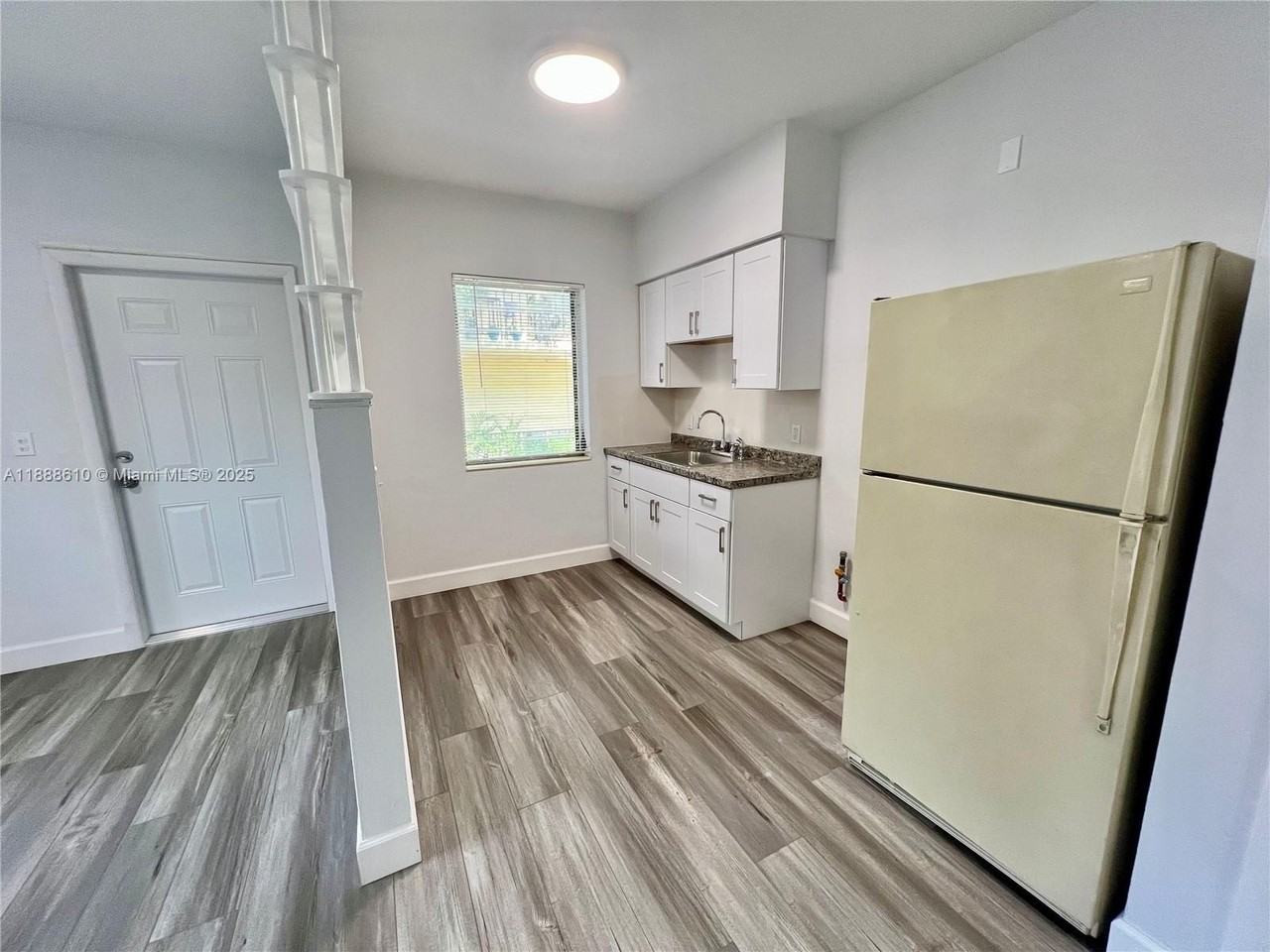 962 Nw 6th St #2 - Photo 5 of 13