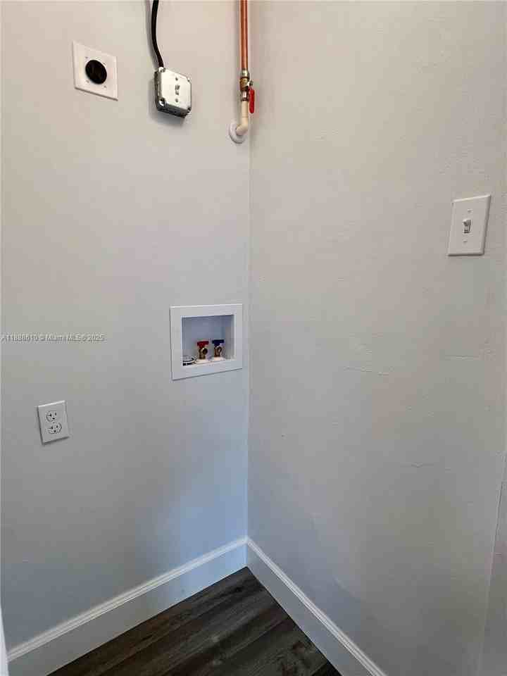 962 Nw 6th St #2 - Photo 6 of 13