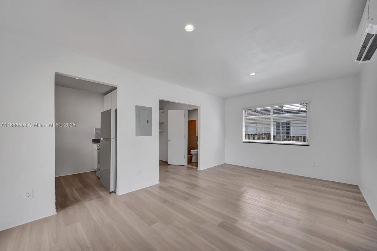 570 Northeast 68th Street #5 - Photo 5 of 12