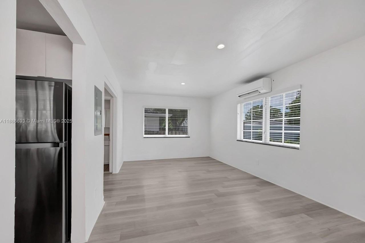 570 Northeast 68th Street #5 - Photo 7 of 12