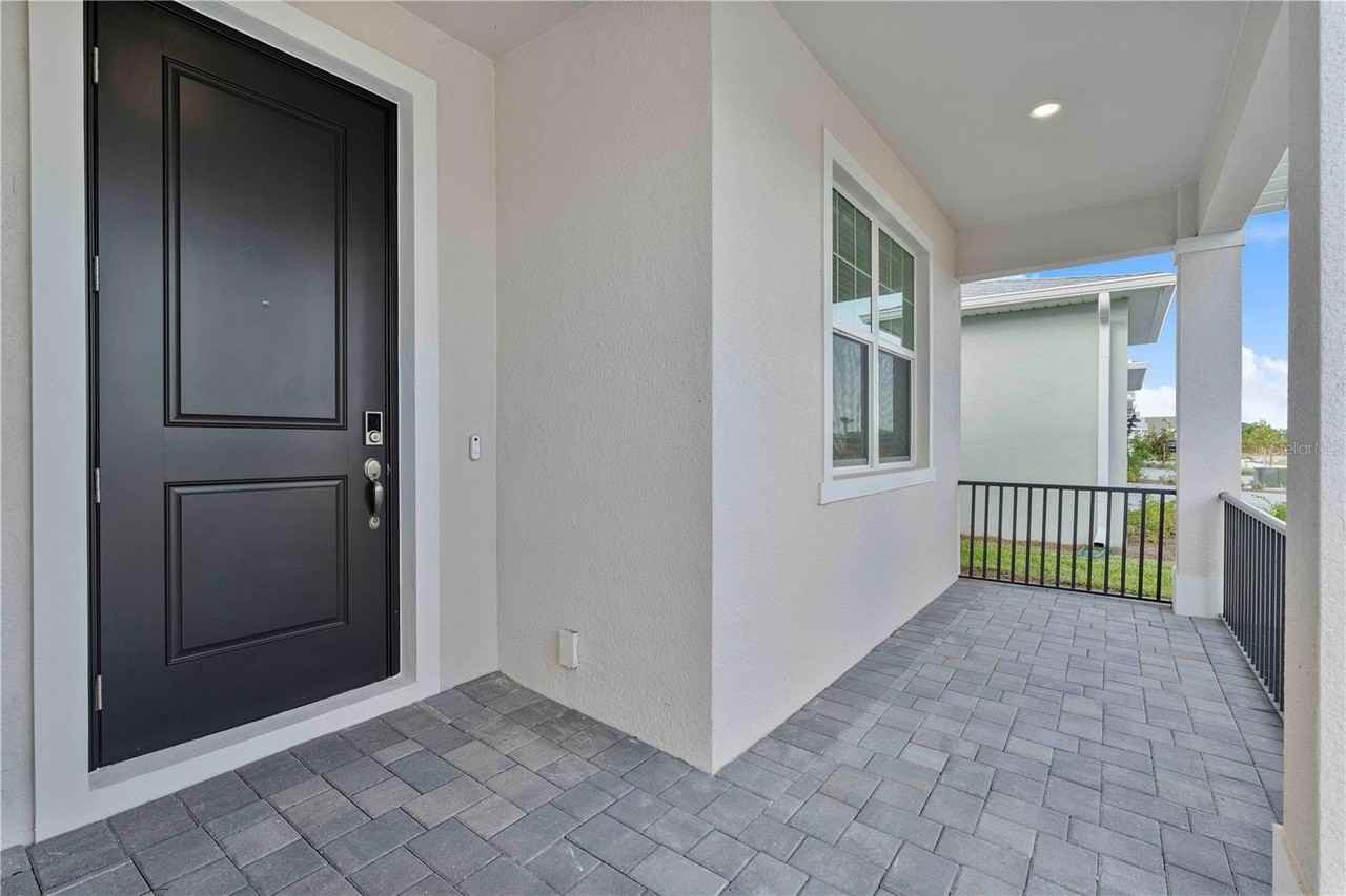 16420 Seven Lakes Avenue - Photo 4 of 47