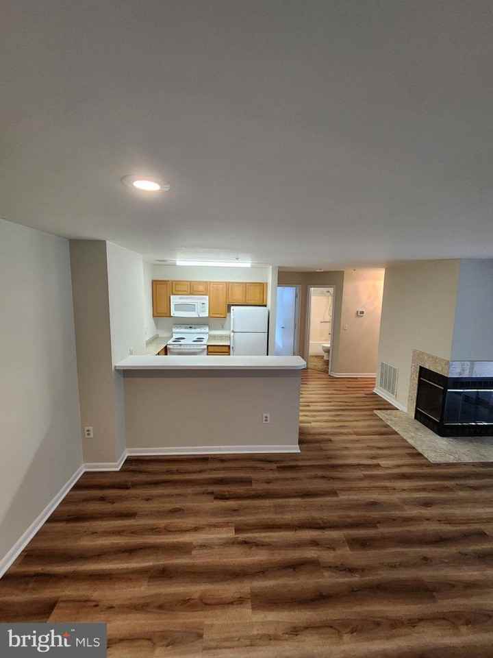 10 Greystone Ct ##F - Photo 4 of 23