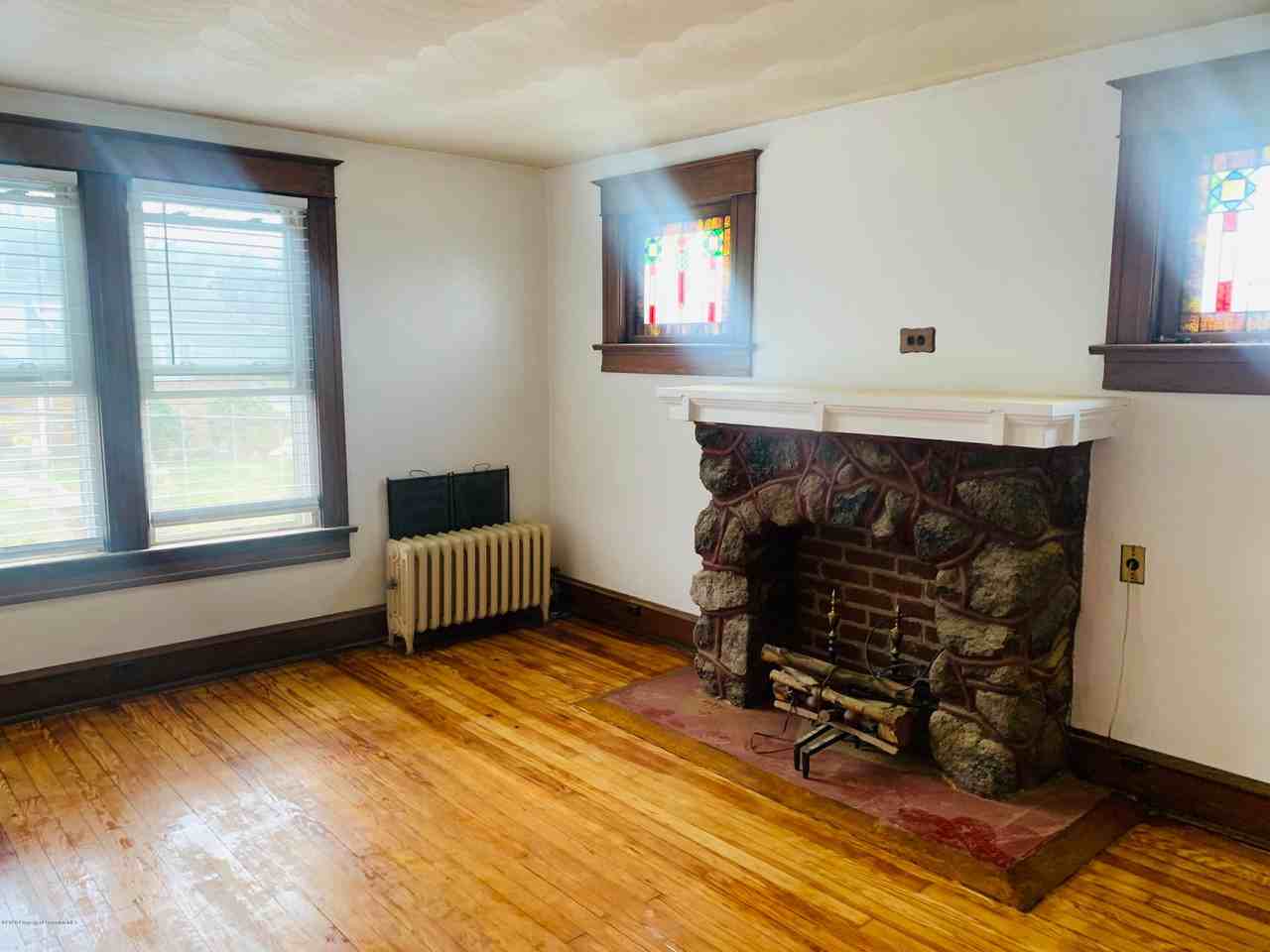 420 Smith St - Photo 3 of 12