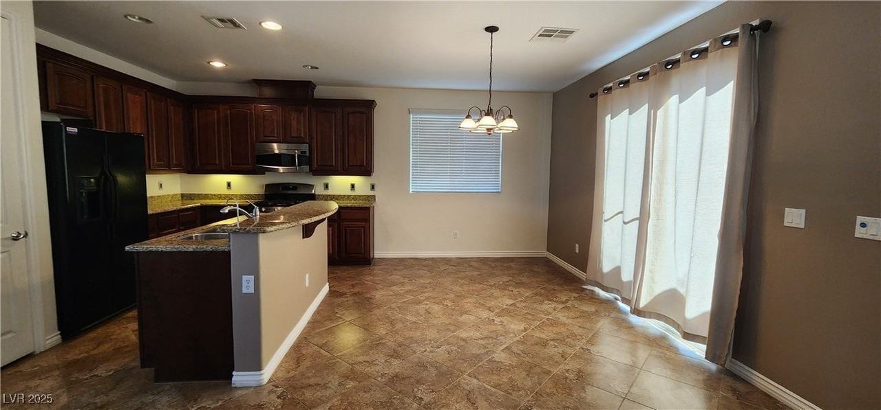 933 Ambrosia Drive - Photo 7 of 33