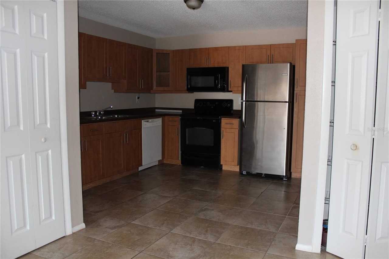 5672 Baywater Dr - Photo 5 of 10