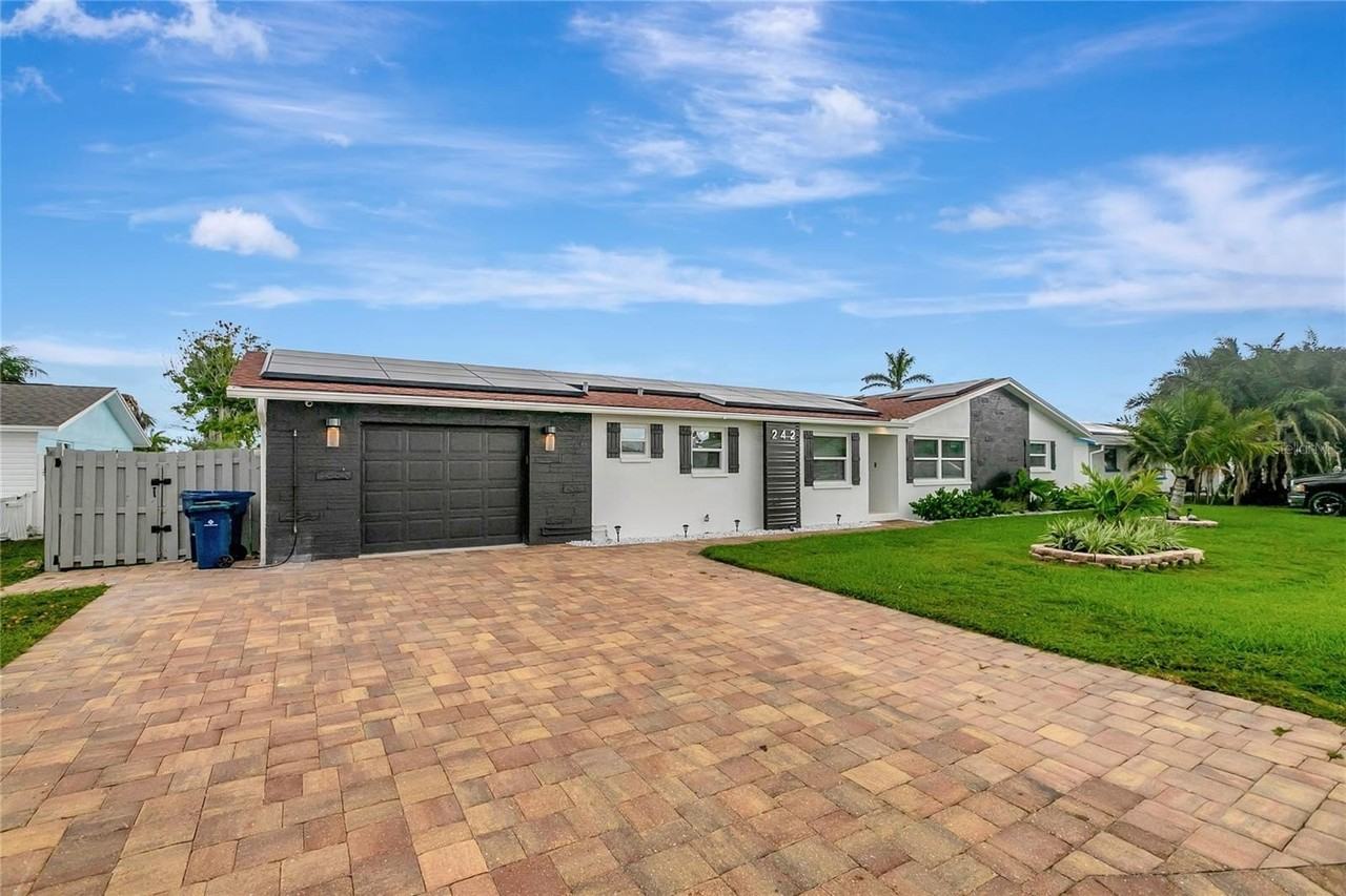 242 176th Ave E - Photo 3 of 25