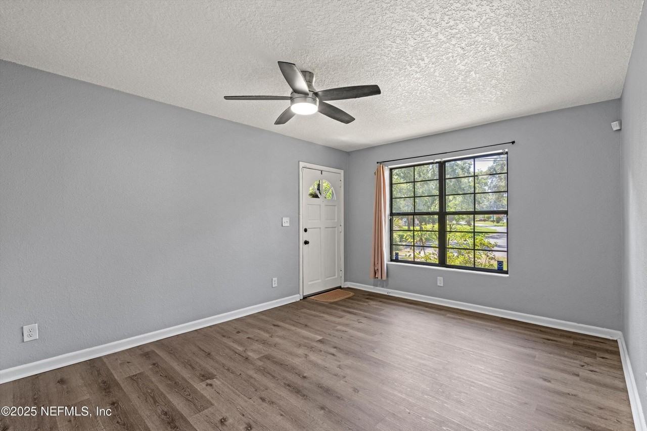 2739 King Cole Dr - Photo 4 of 23