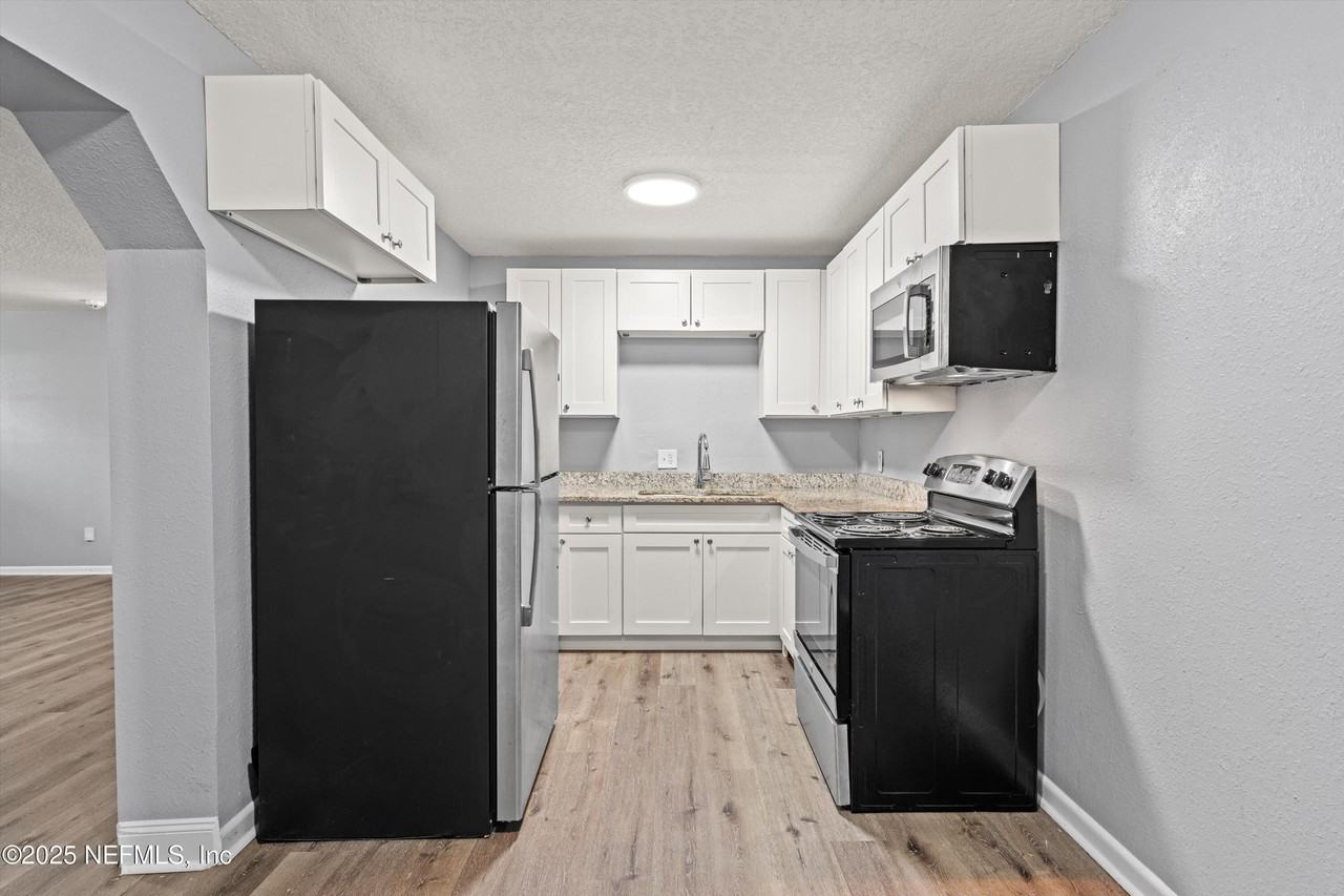 2739 King Cole Dr - Photo 7 of 23