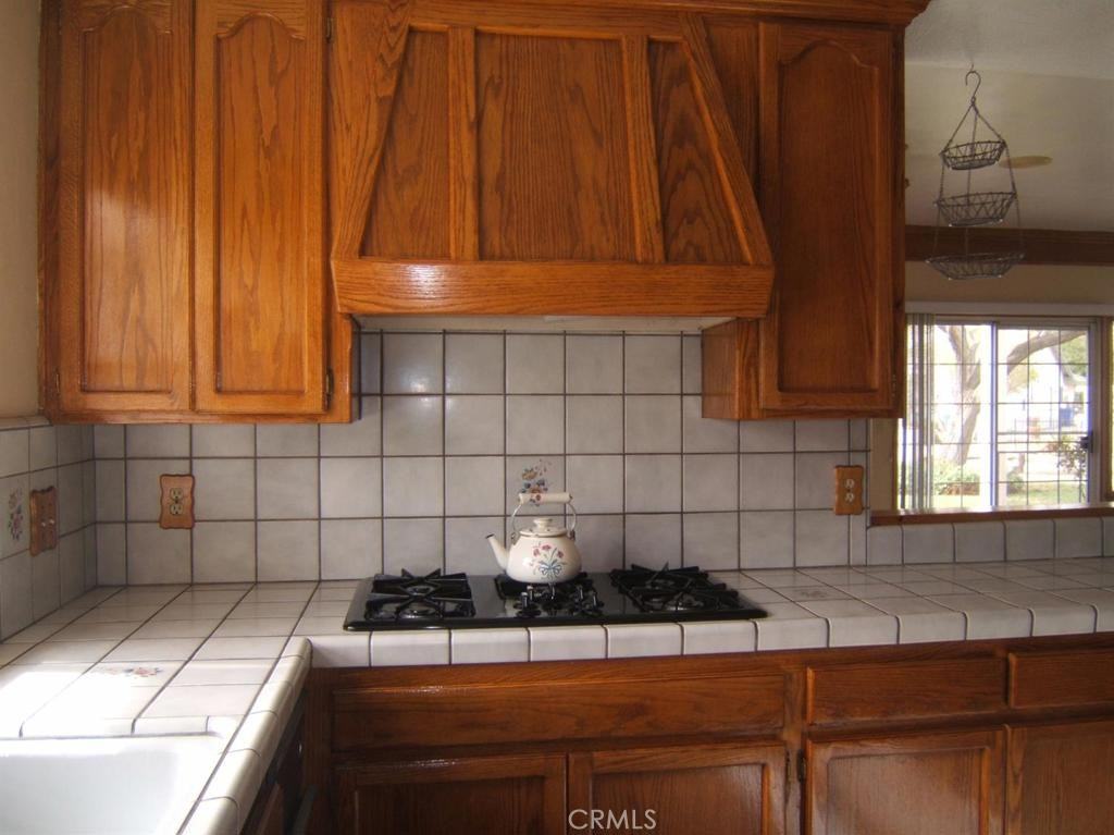 16342 Ridge View Dr - Photo 4 of 31