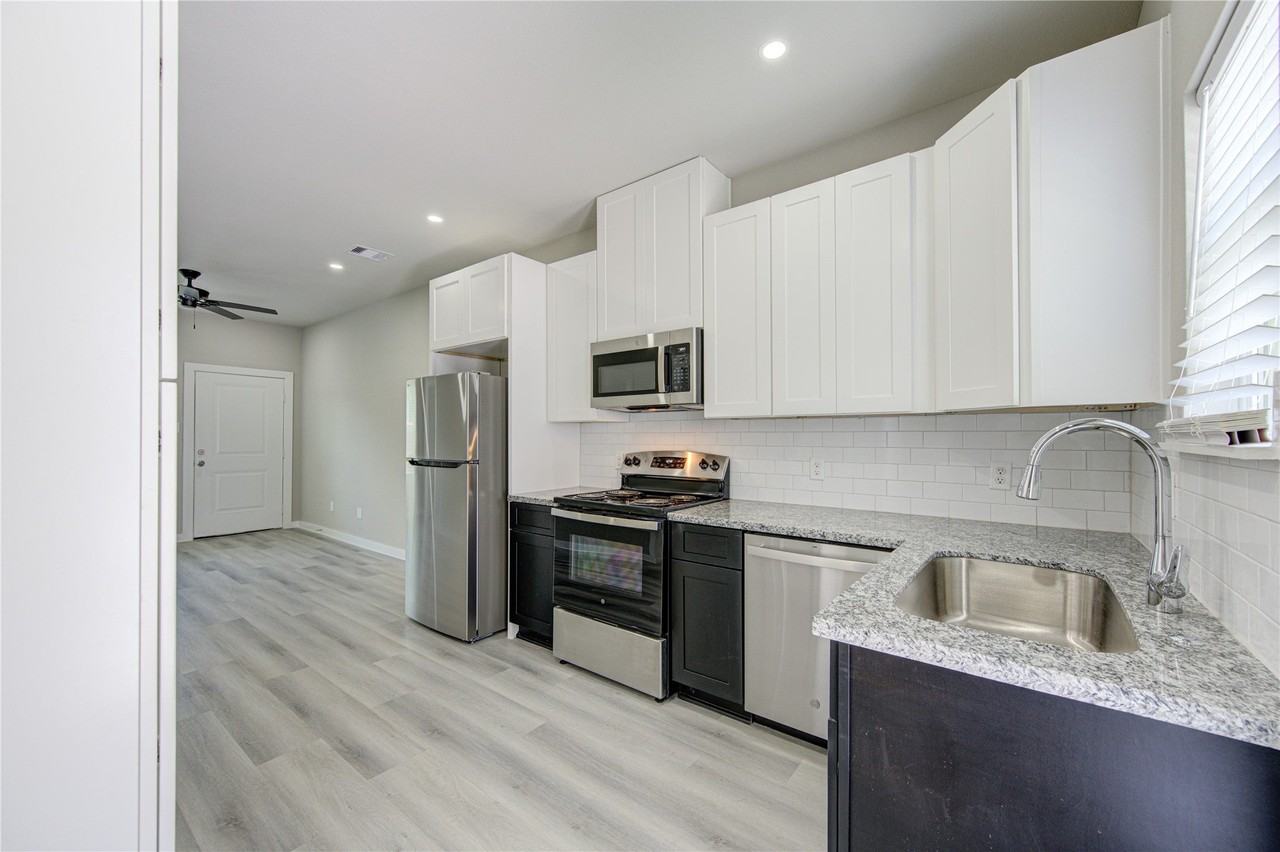 8155 Tate St - Photo 4 of 19