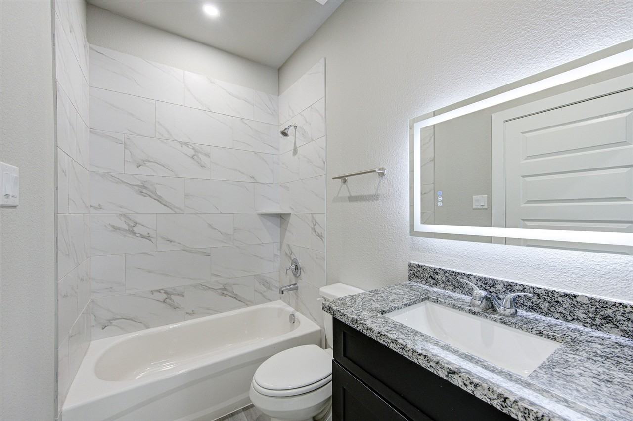 8155 Tate St - Photo 7 of 19