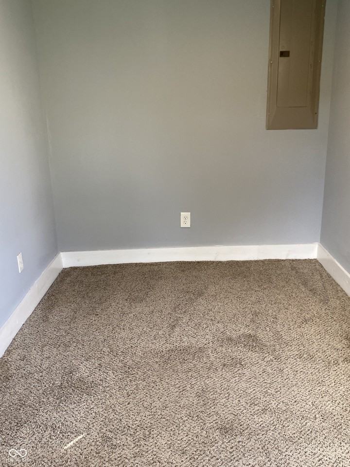 680 S 13th St - Photo 6 of 9