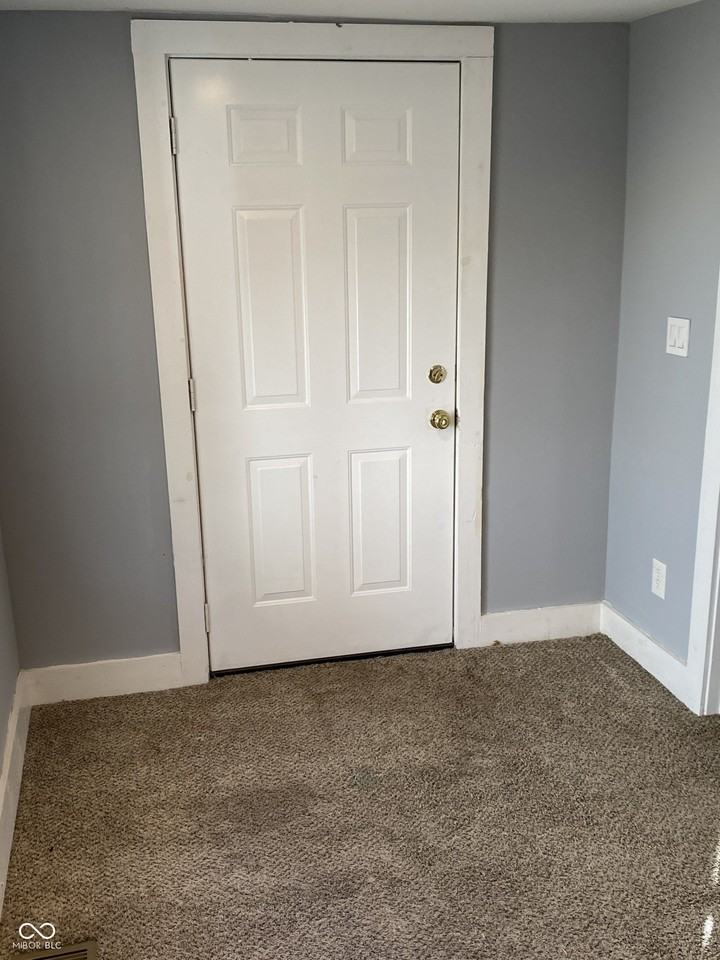 680 S 13th St - Photo 7 of 9