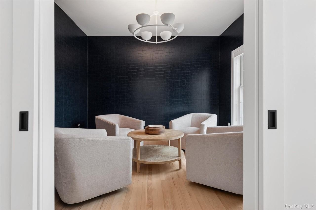 4056 Noyac Rd - Photo 3 of 21