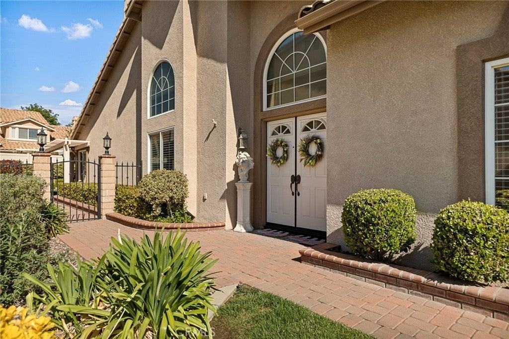 1521 Fairway Oaks Ave - Photo 2 of 50