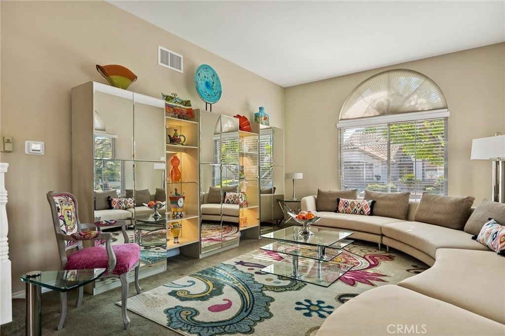 1521 Fairway Oaks Ave - Photo 5 of 50