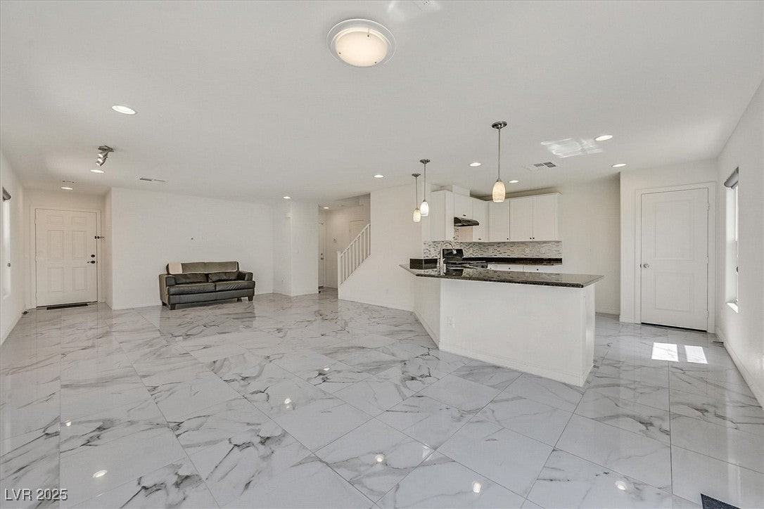 8755 Spanish Ridge Ave - Photo 5 of 25