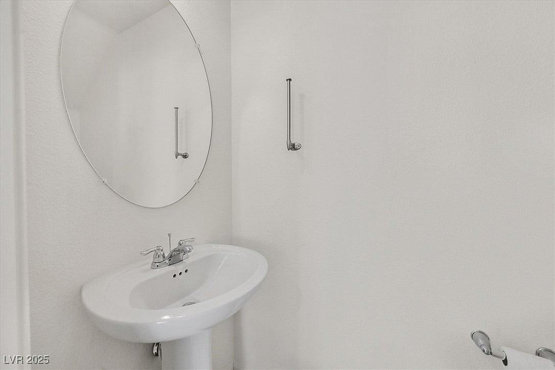 8755 Spanish Ridge Ave - Photo 7 of 25