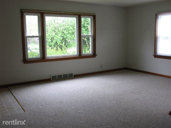 602 Parkside Dr - Photo 2 of 4