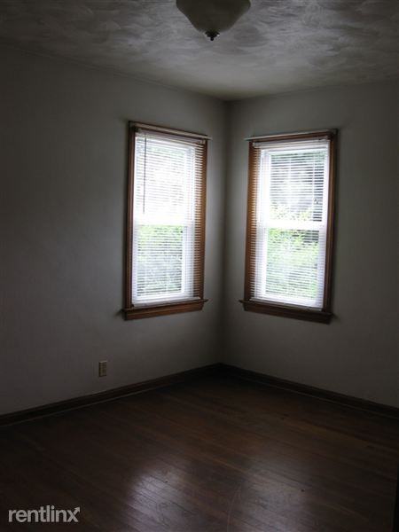 602 Parkside Dr - Photo 3 of 4