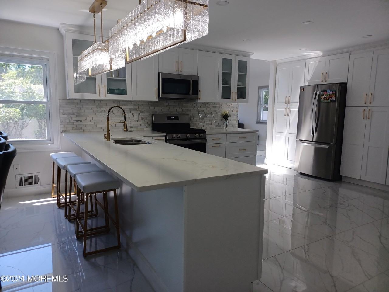 240 Wood Crest Road - Photo 2 of 12