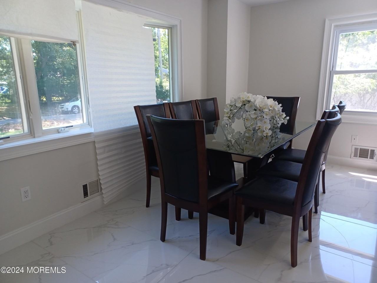 240 Wood Crest Road - Photo 3 of 12