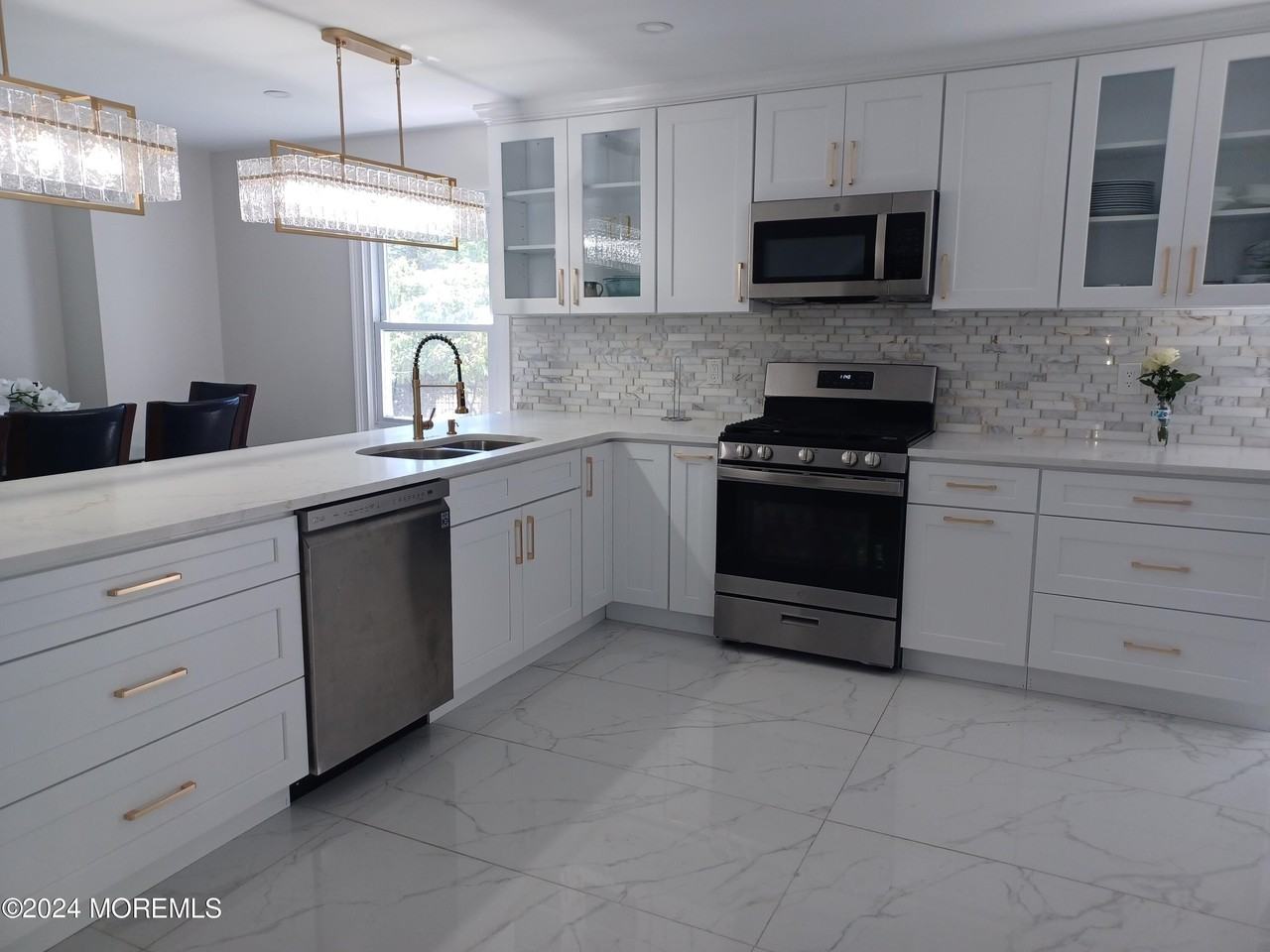 240 Wood Crest Road - Photo 4 of 12