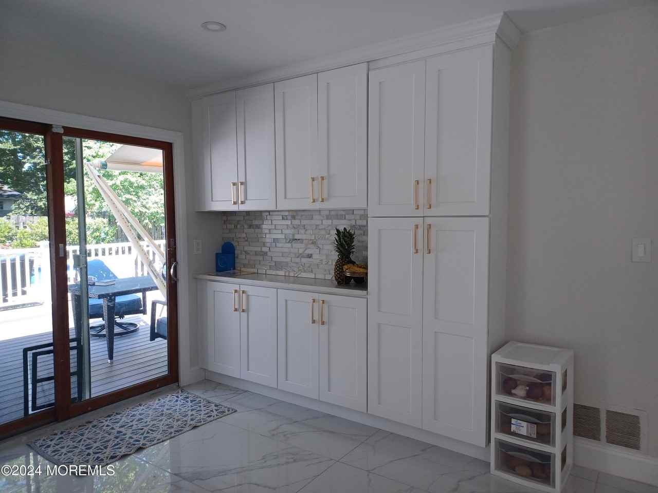 240 Wood Crest Road - Photo 6 of 12