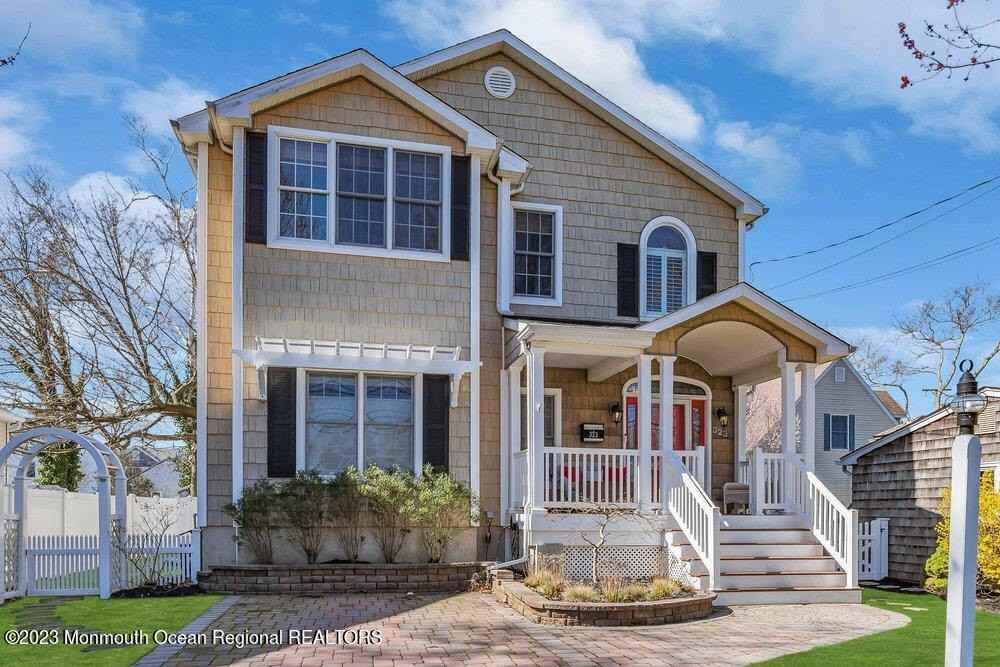 323 E Main St - Photo 2 of 32