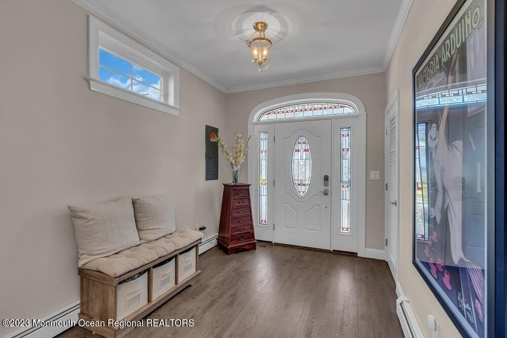 323 E Main St - Photo 3 of 32