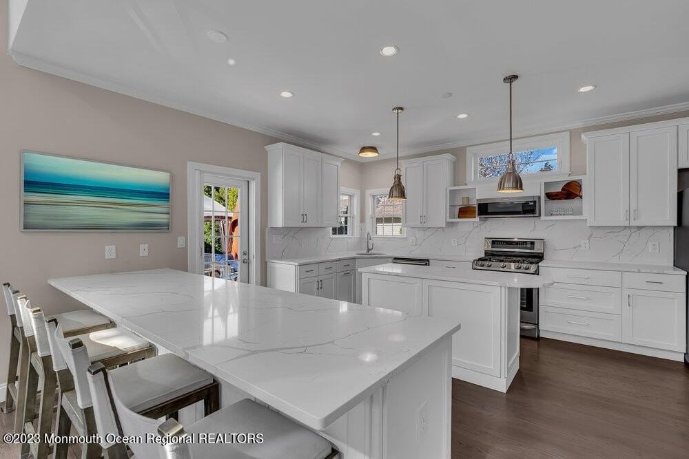 323 E Main St - Photo 6 of 32