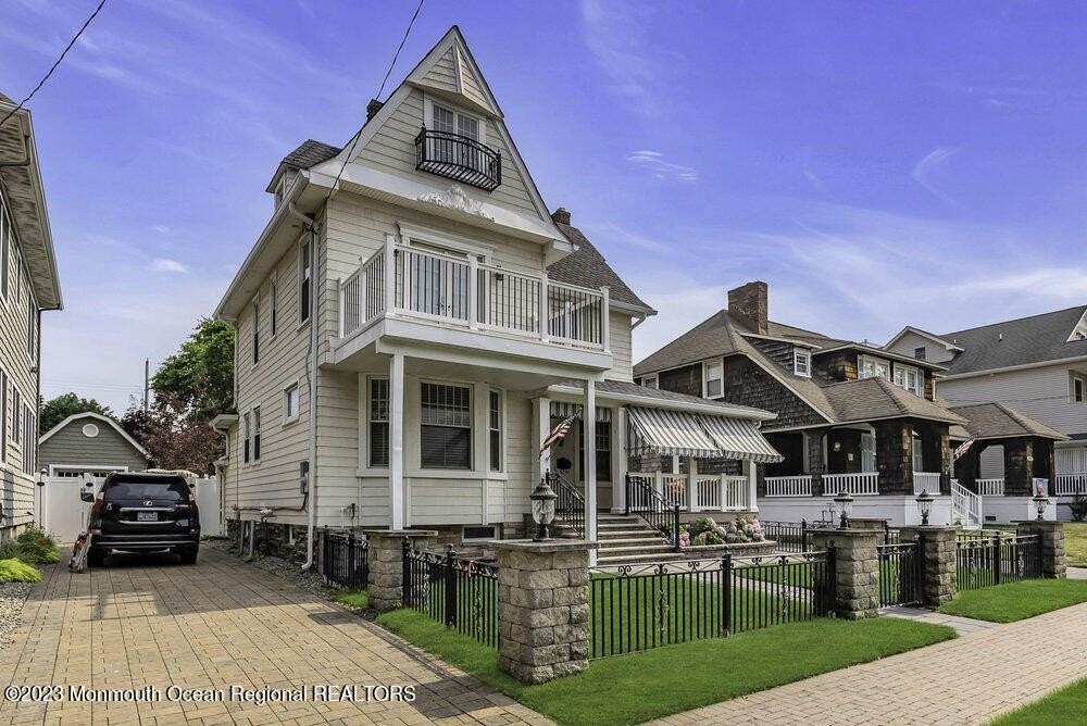 210 8th Ave - Photo 3 of 29